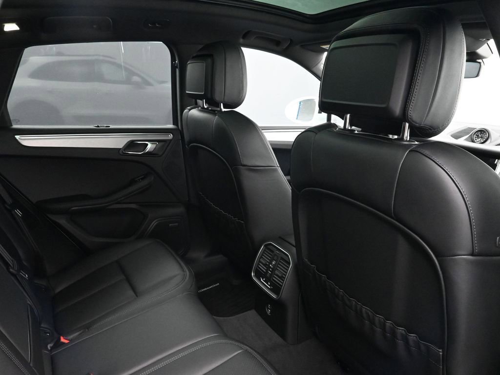 New 2025 Porsche Macan image 7