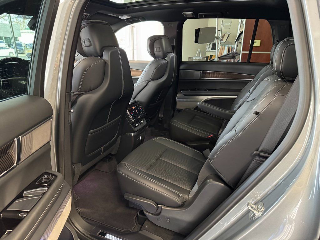 New 2026 Cadillac Vistiq Luxury AWD/4WD image 11