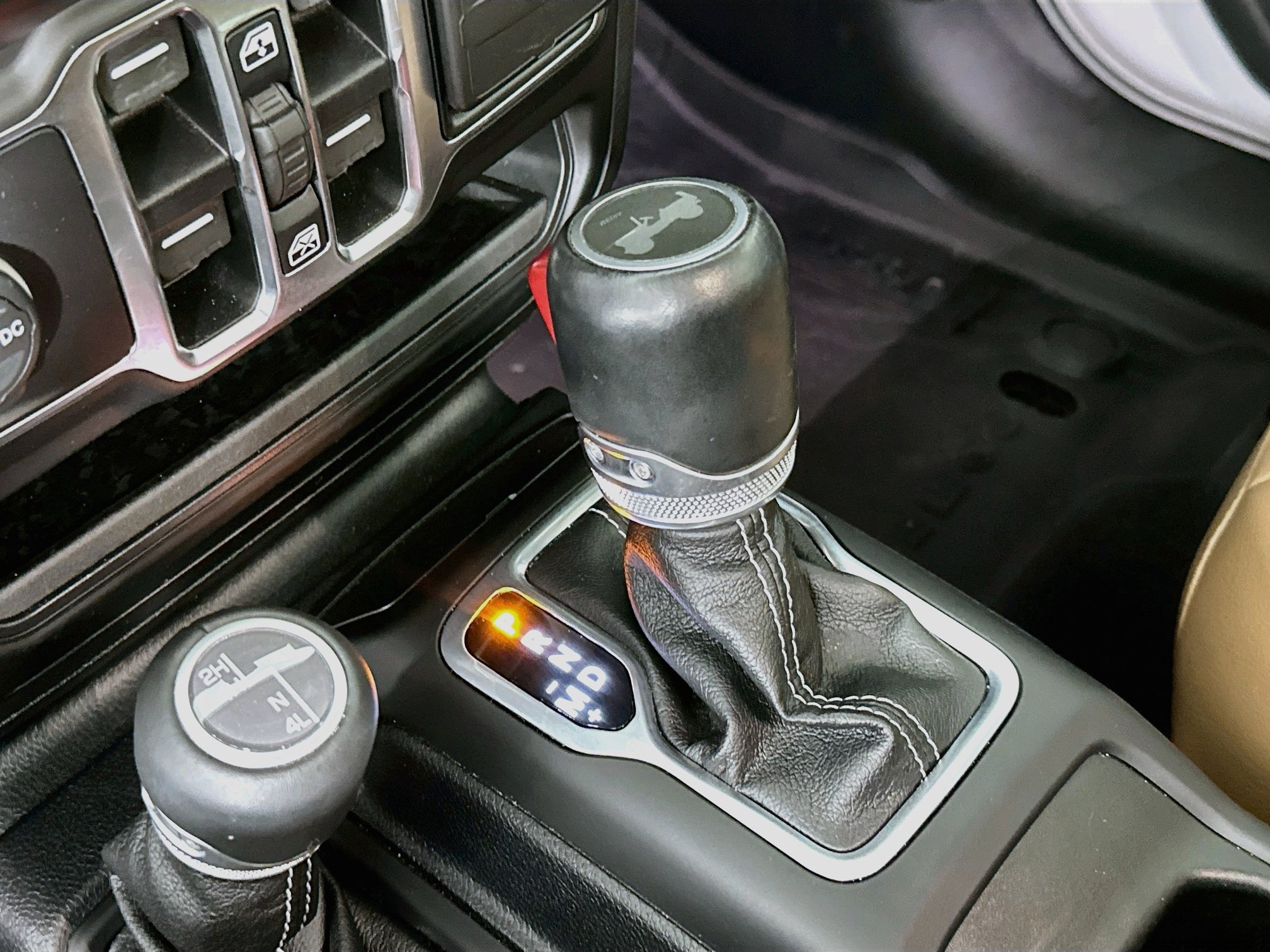 Used 2020 Jeep Wrangler Unlimited Sahara AWD/4WD image 25