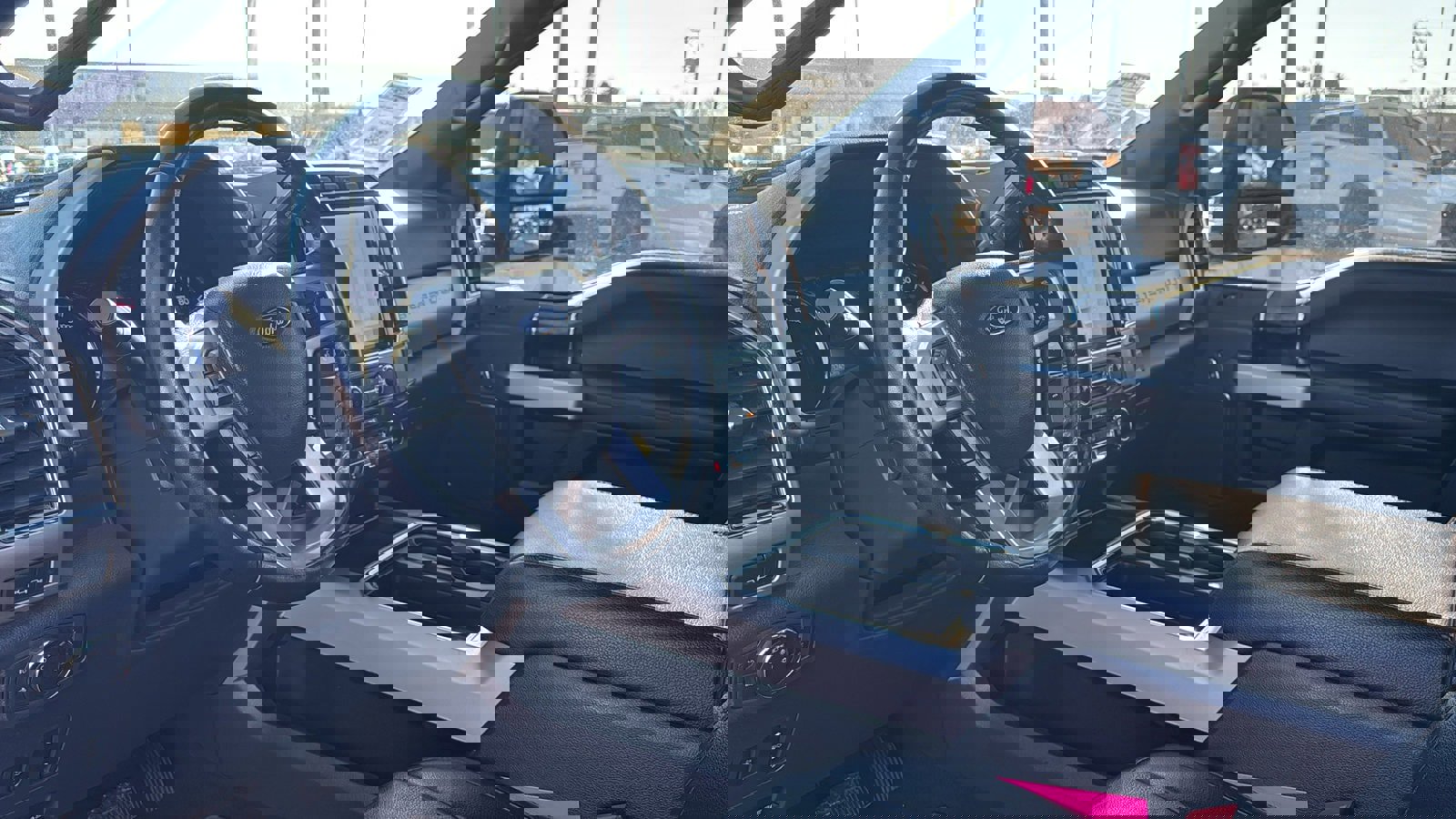 Used 2022 Ford F350 Lariat image 11