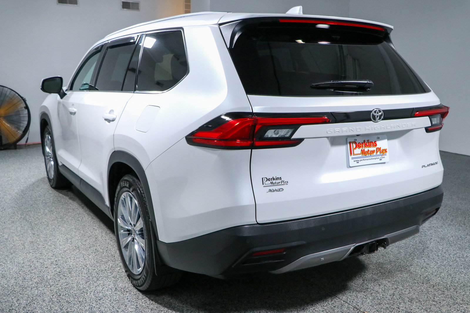 Used 2024 Toyota Grand Highlander AWD image 9