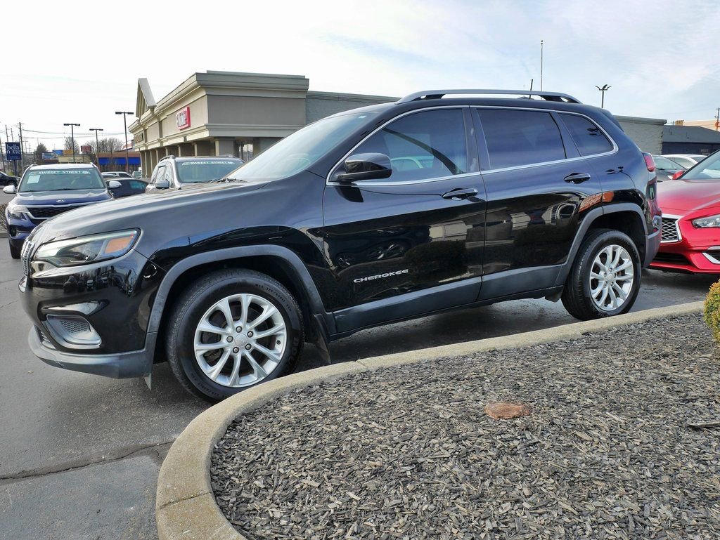 Used 2019 Jeep Cherokee Latitude w/ Cold Weather Group image 4