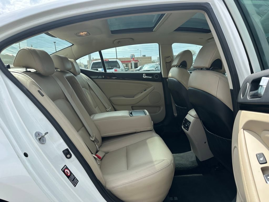 Used 2014 Kia Cadenza Premium w/ Luxury Package FWD image 16