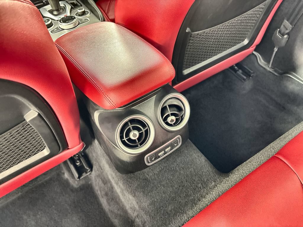 Used 2022 Alfa Romeo Giulia Veloce RWD image 23