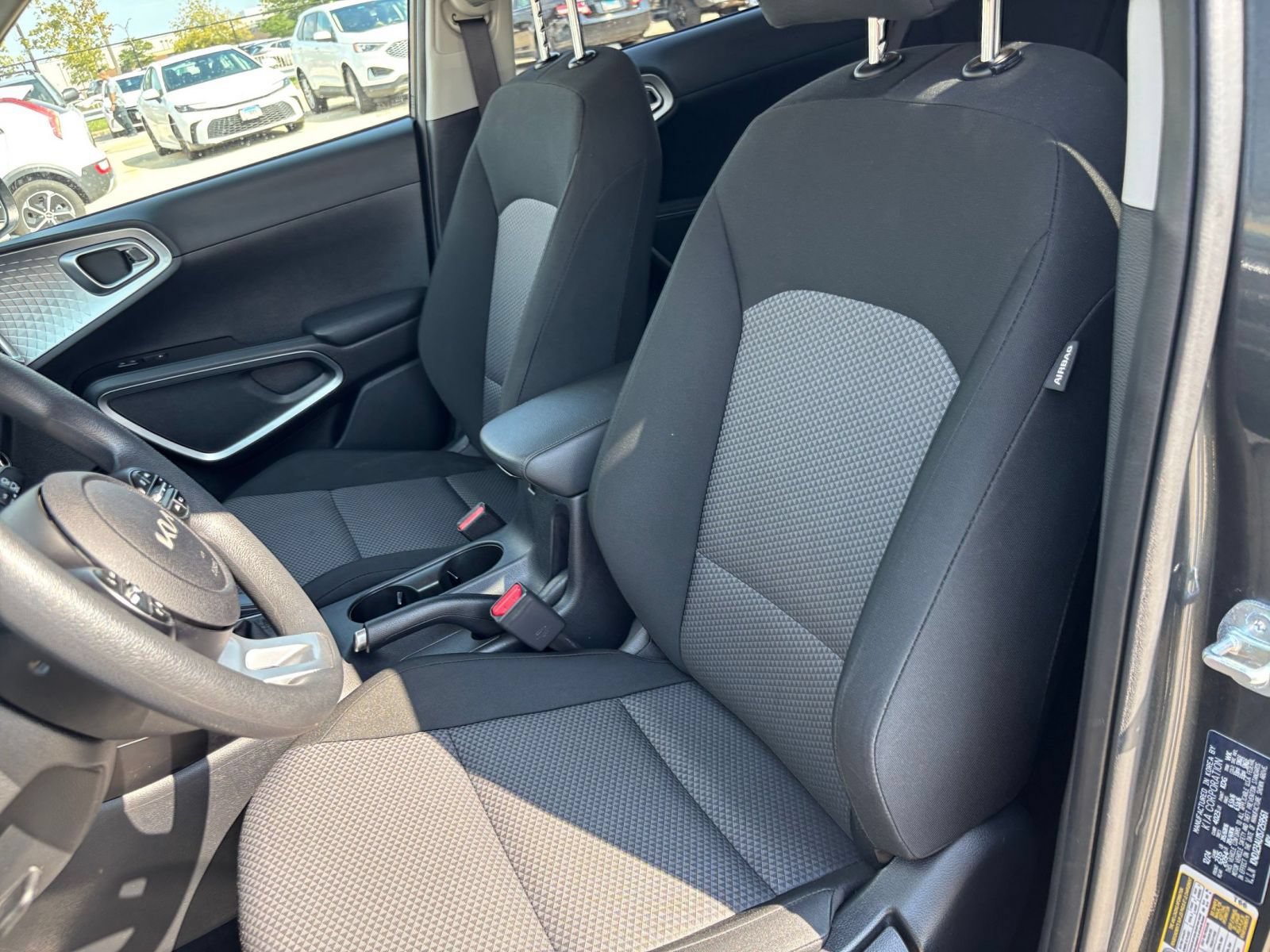 Used 2025 Kia Soul LX w/ LX Technology Package FWD image 33
