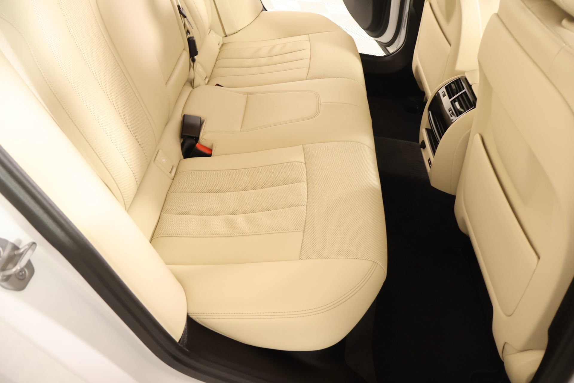 Used 2023 BMW 530i w/ Premium Package image 15