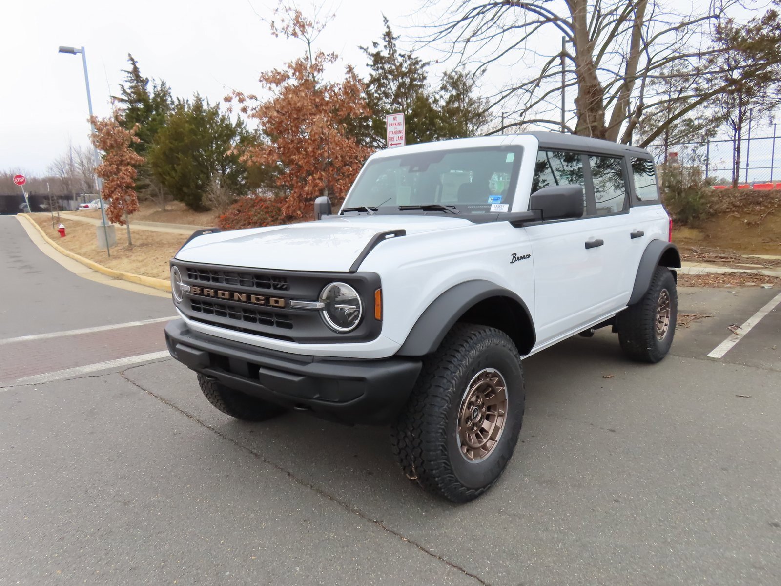 New 2025 Ford Bronco 4-Door image 3