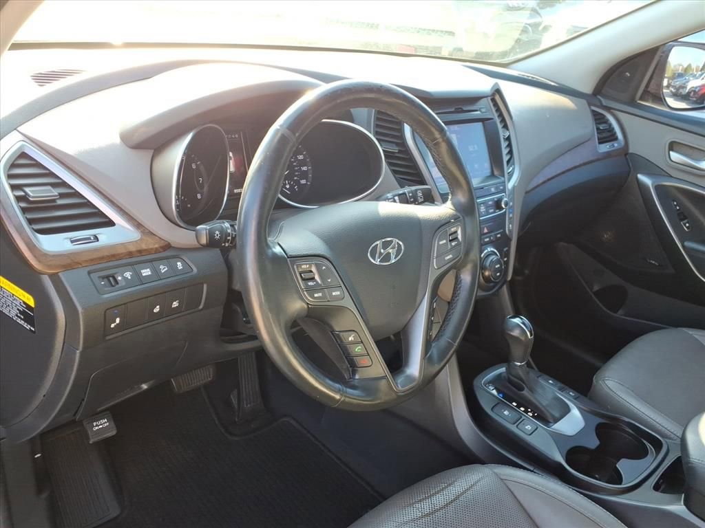 Used 2017 Hyundai Santa Fe SE image 18