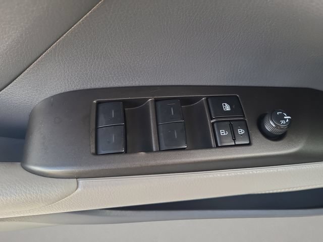 Used 2023 Toyota Camry SE w/ Convenience Package FWD image 18