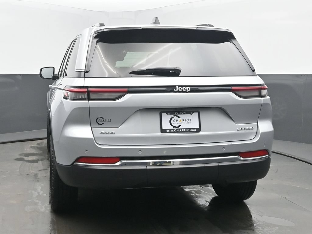 Used 2025 Jeep Grand Cherokee Laredo AWD/4WD image 5