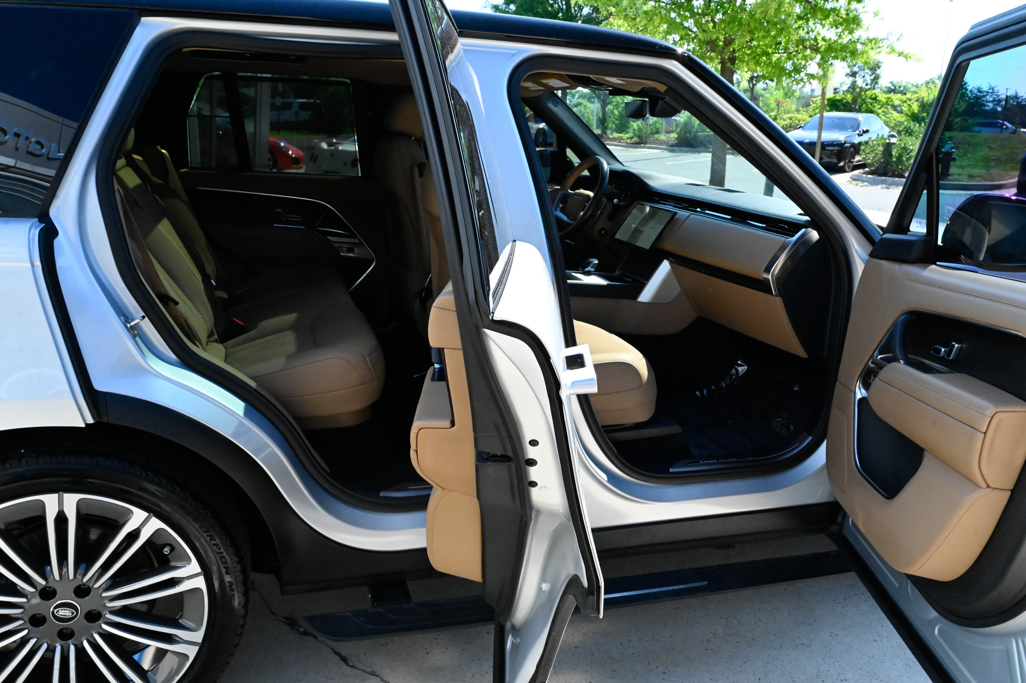 Used 2025 Land Rover Range Rover SE AWD/4WD image 49