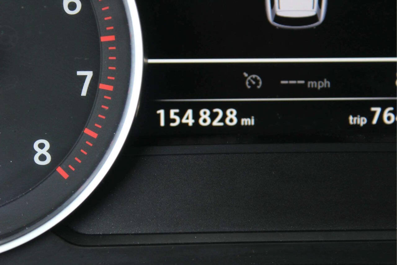 Used 2013 Volkswagen Touareg Executive AWD/4WD image 9