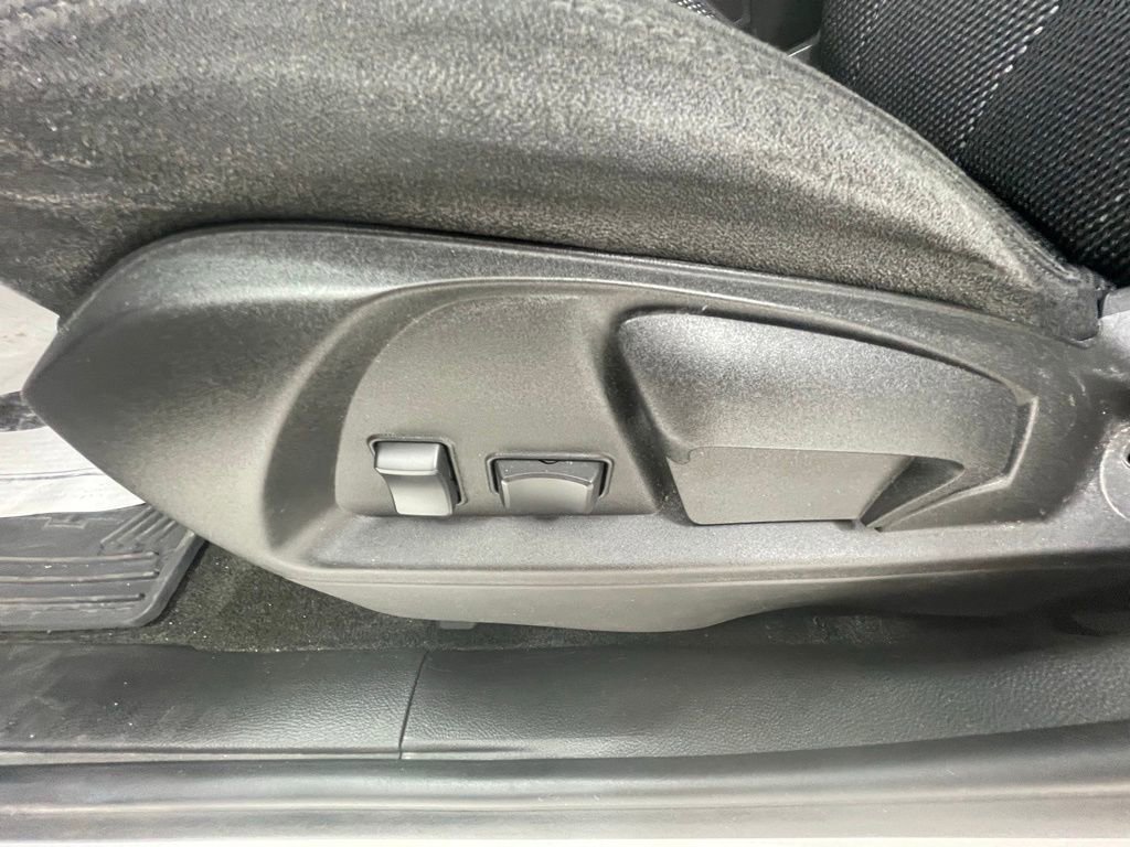 Used 2017 Chevrolet Equinox L image 13