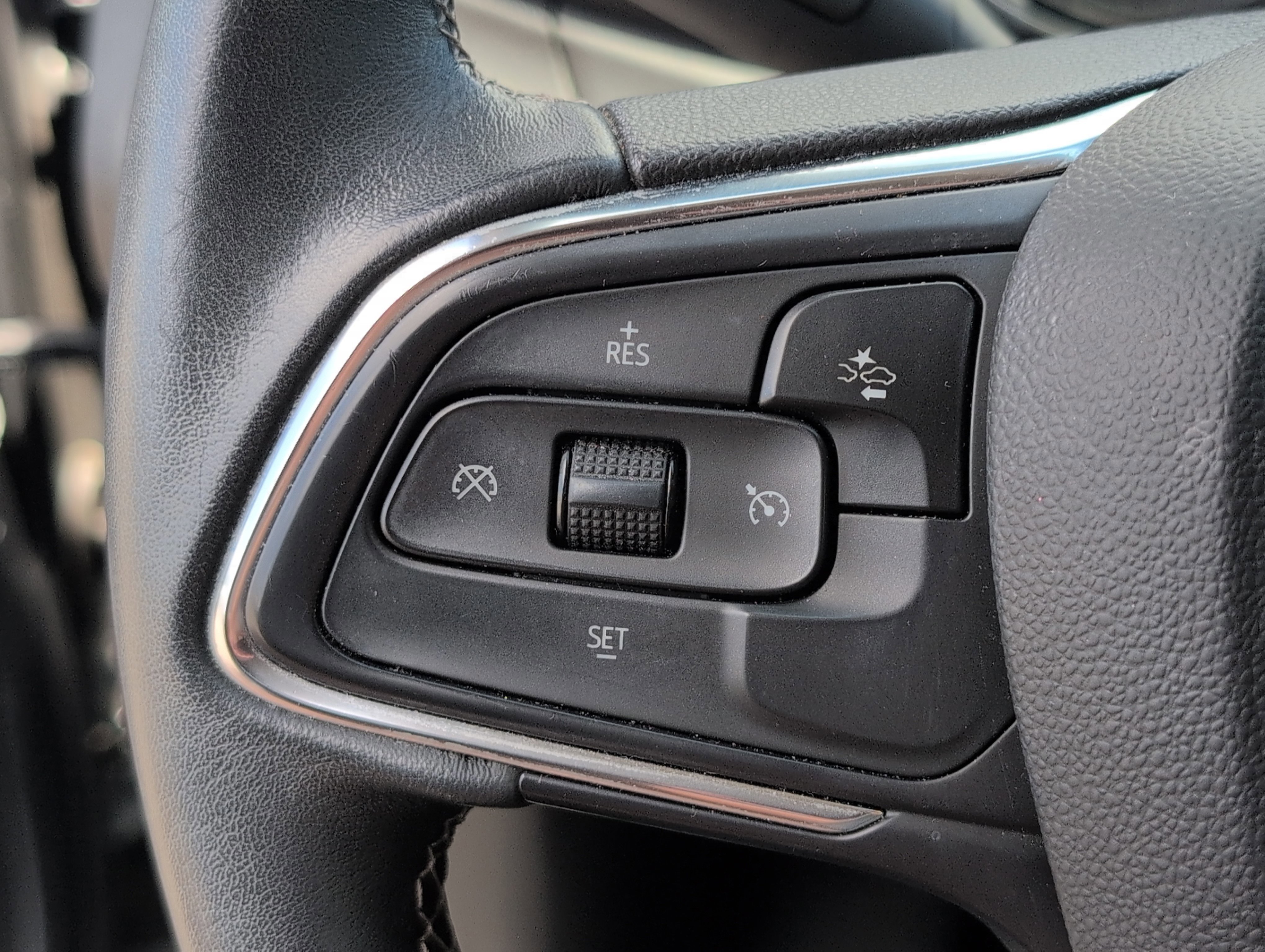 Used 2023 Buick Encore GX Select w/ Sport Touring Package FWD image 26