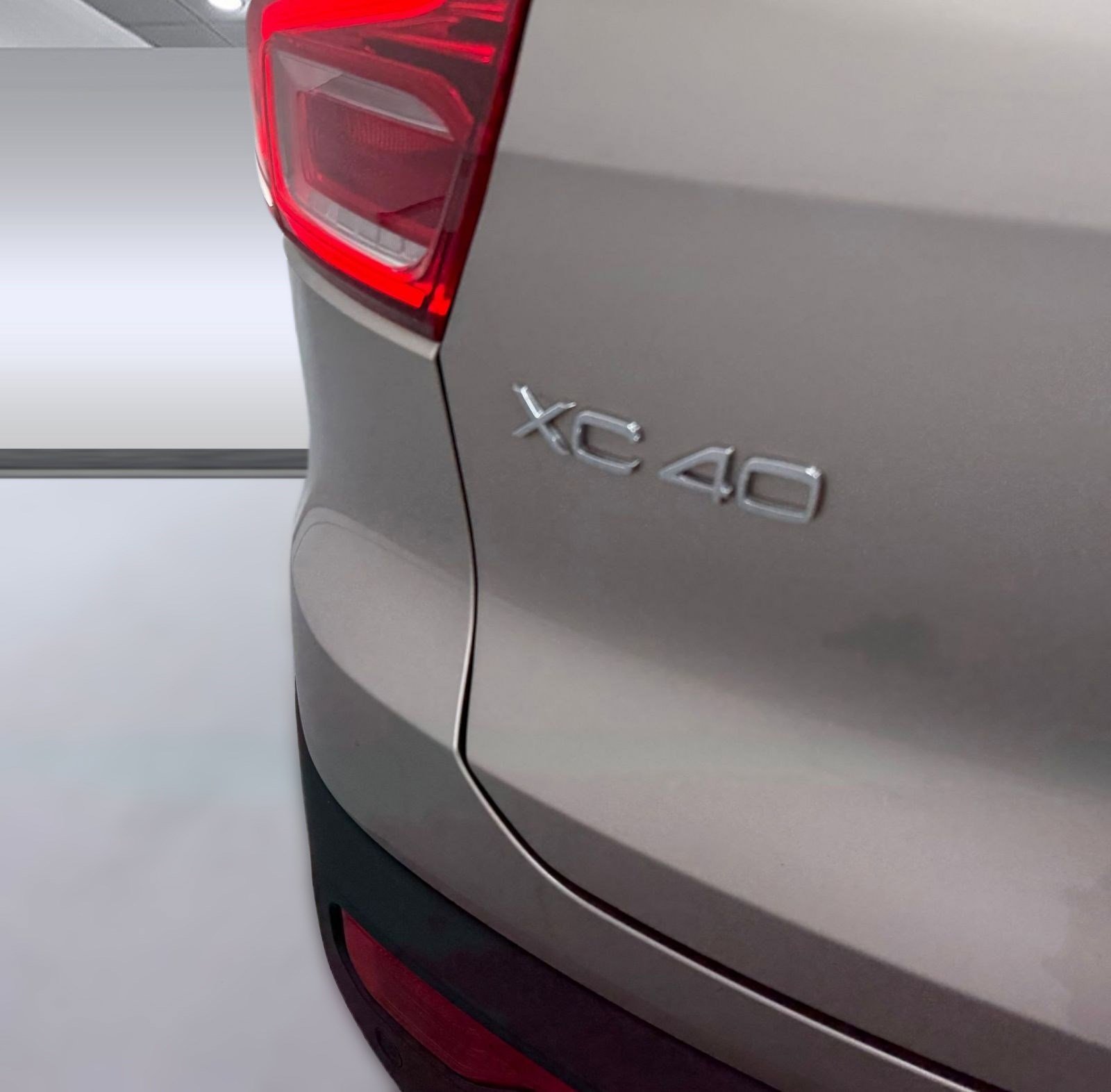 Used 2024 Volvo XC40 Recharge Ultimate w/ Protection Package Premier image 11