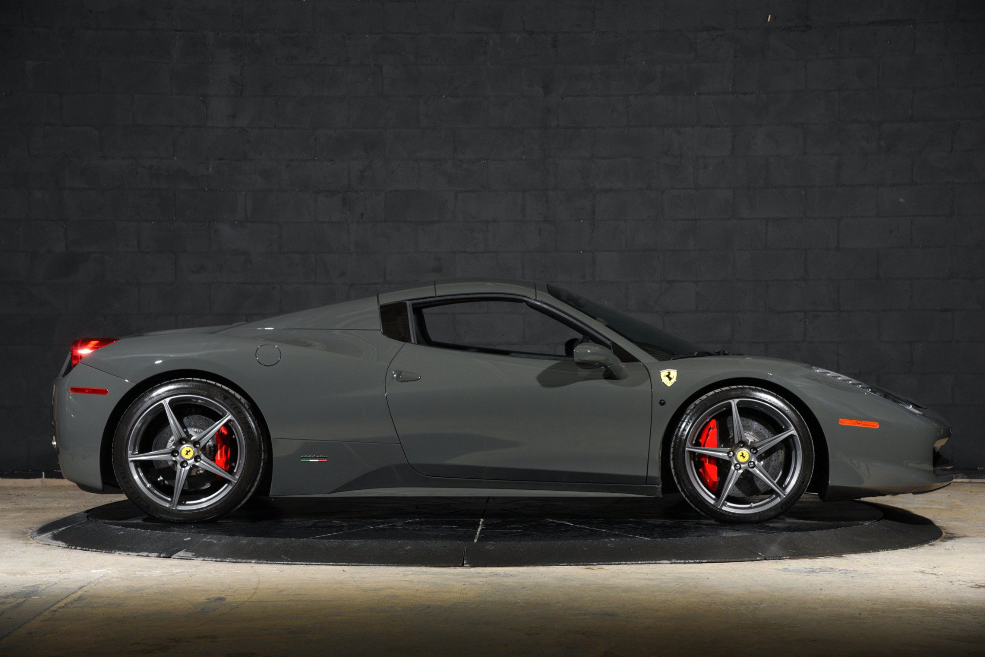 Used 2014 Ferrari 458 Spider RWD image 2