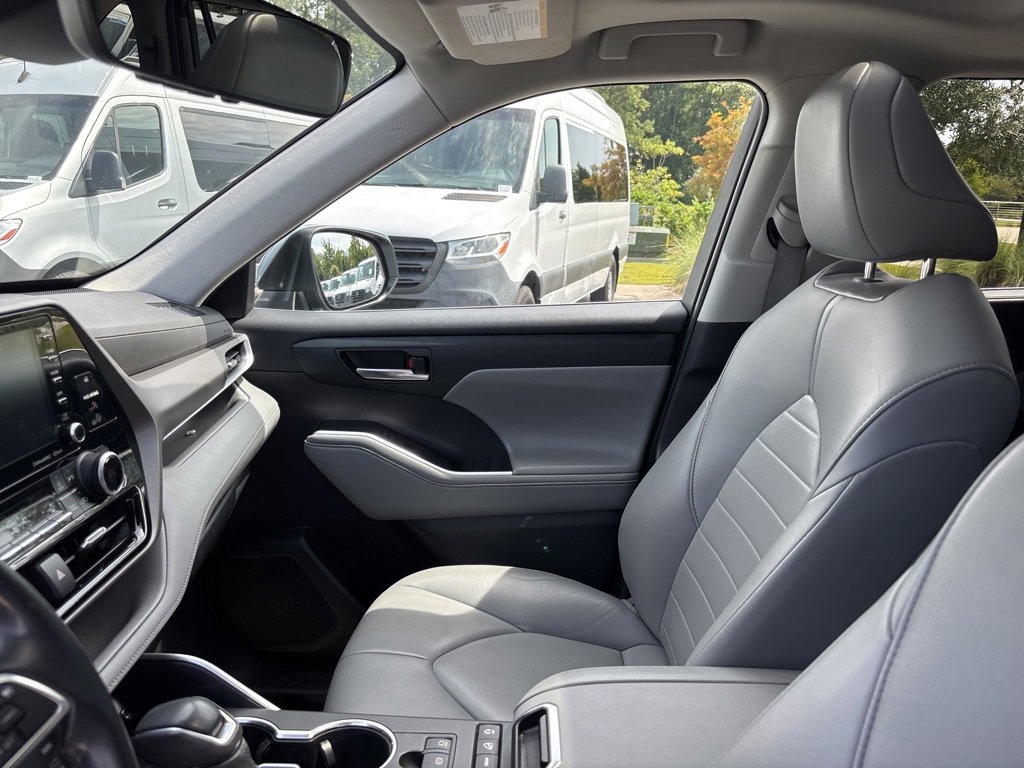 Used 2021 Toyota Highlander XLE image 51
