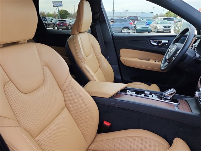 Used 2023 Volvo XC60 B5 Ultimate image 19