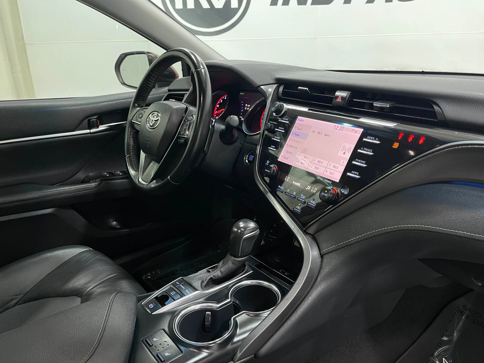 Used 2020 Toyota Camry XSE FWD image 19