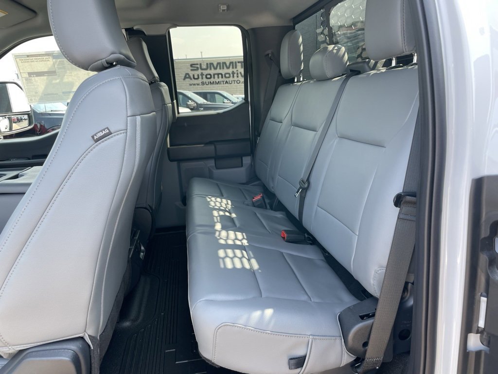 New 2025 Ford F550 4x4 SuperCab Super Duty image 9