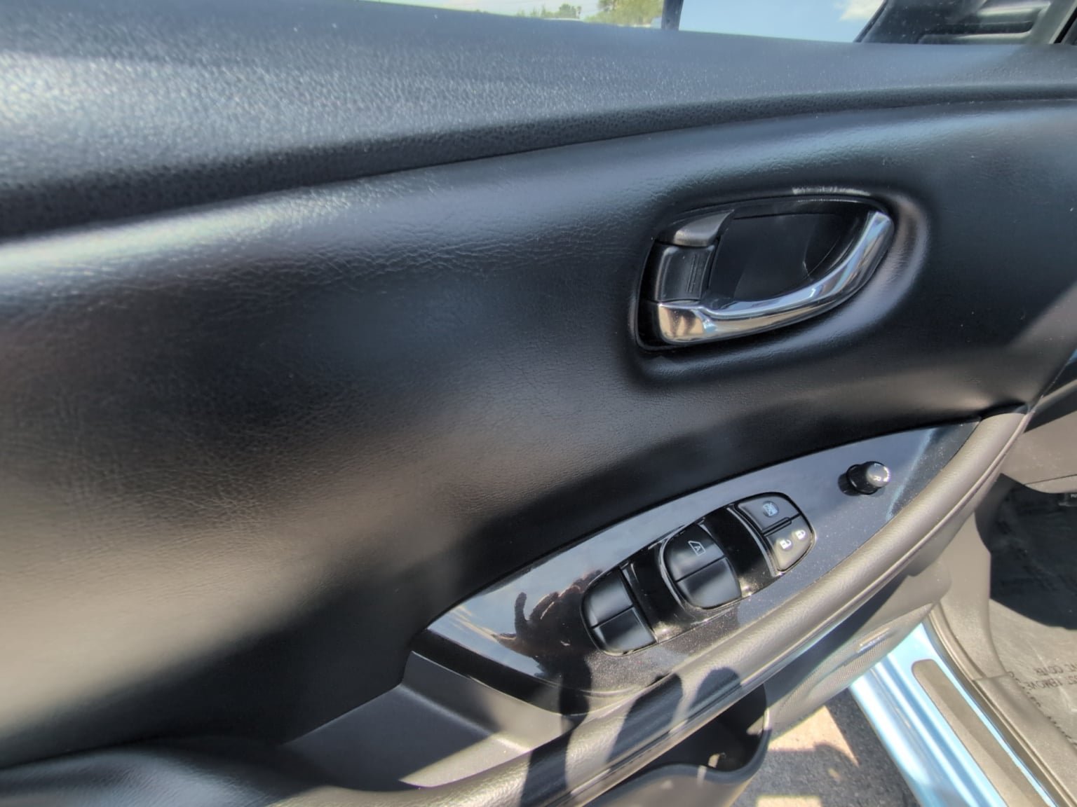 Used 2013 Nissan Leaf SL w/ Premium Pkg FWD image 11