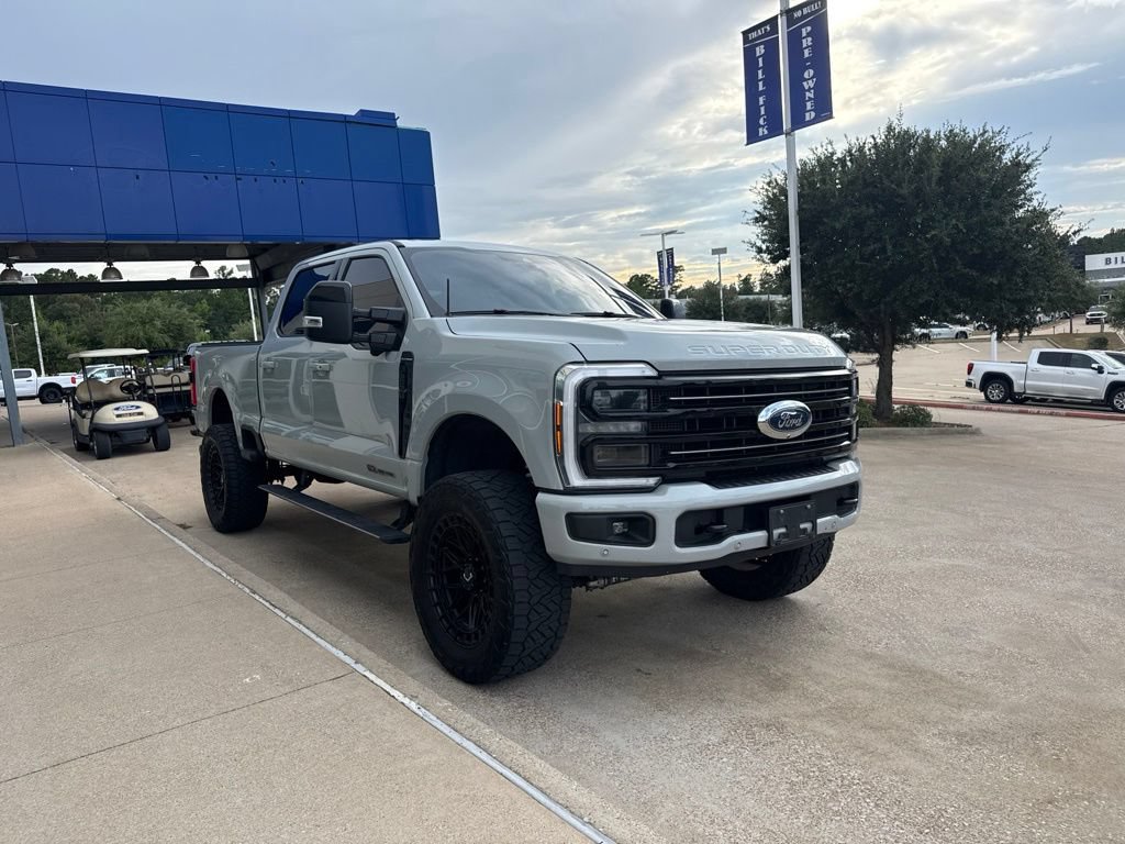 Used 2025 Ford F250 Platinum AWD/4WD image 2
