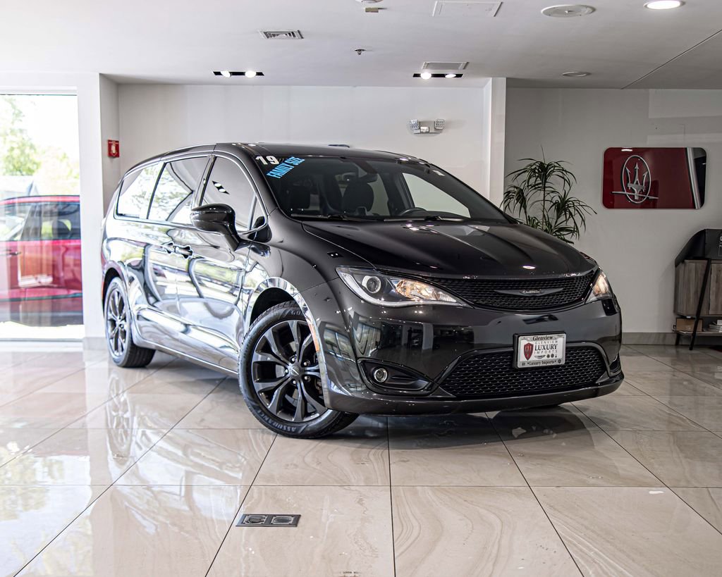 Used 2019 Chrysler Pacifica Touring Plus w/ S Appearance Package FWD image 5