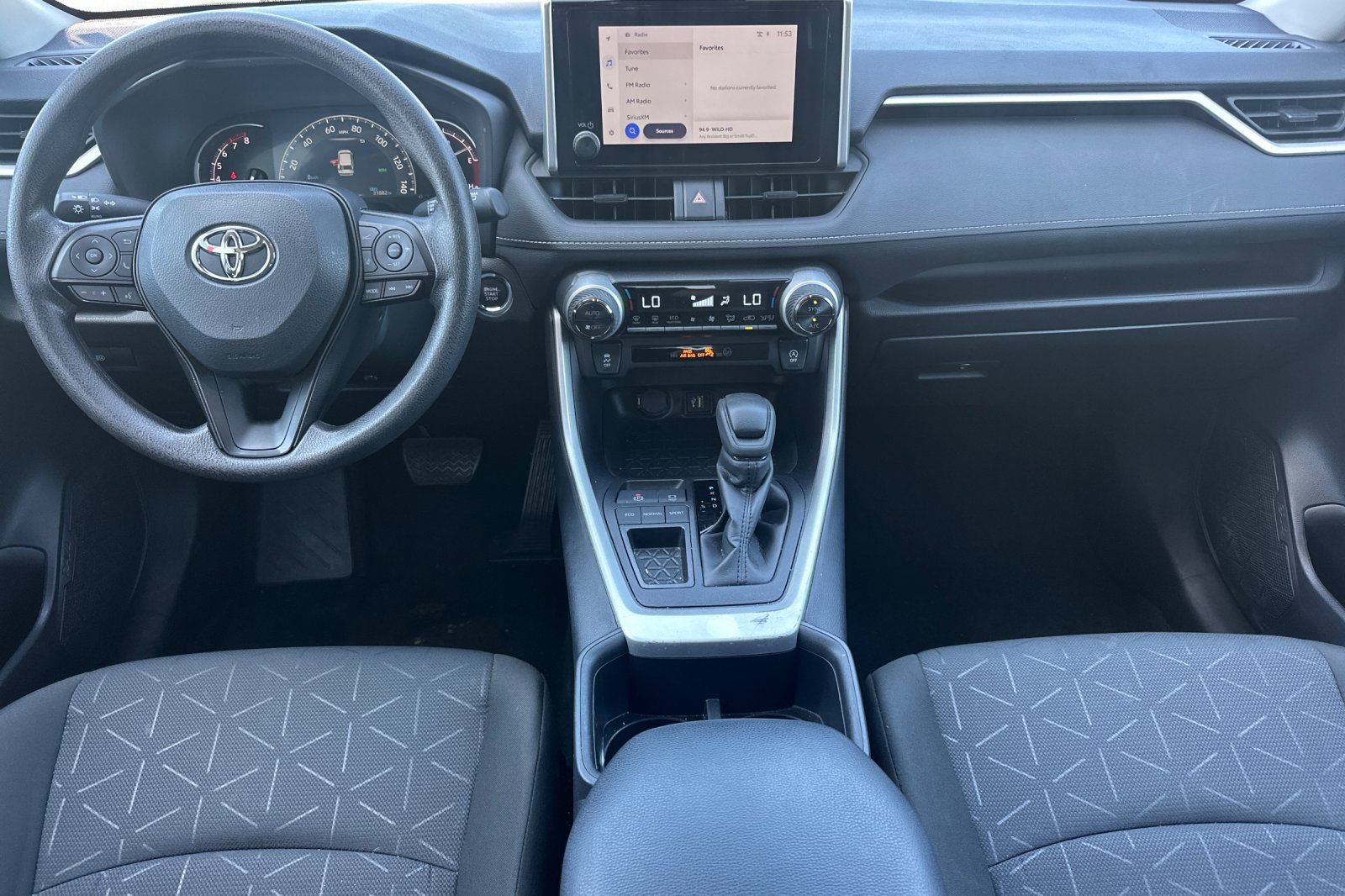 Used 2025 Toyota RAV4 XLE FWD image 15