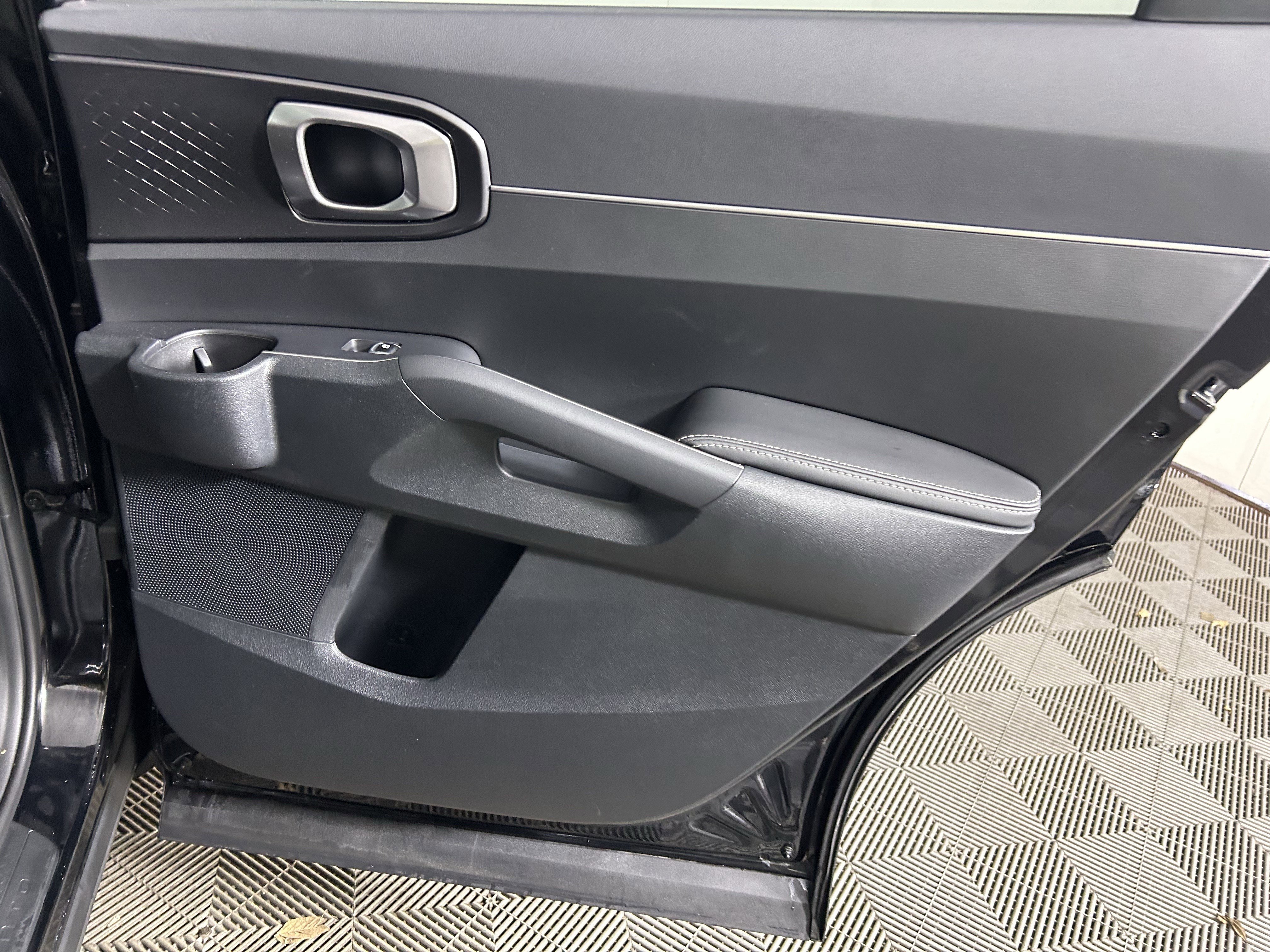 Used 2025 Kia Sorento S w/ Panoramic Sunroof Package image 38