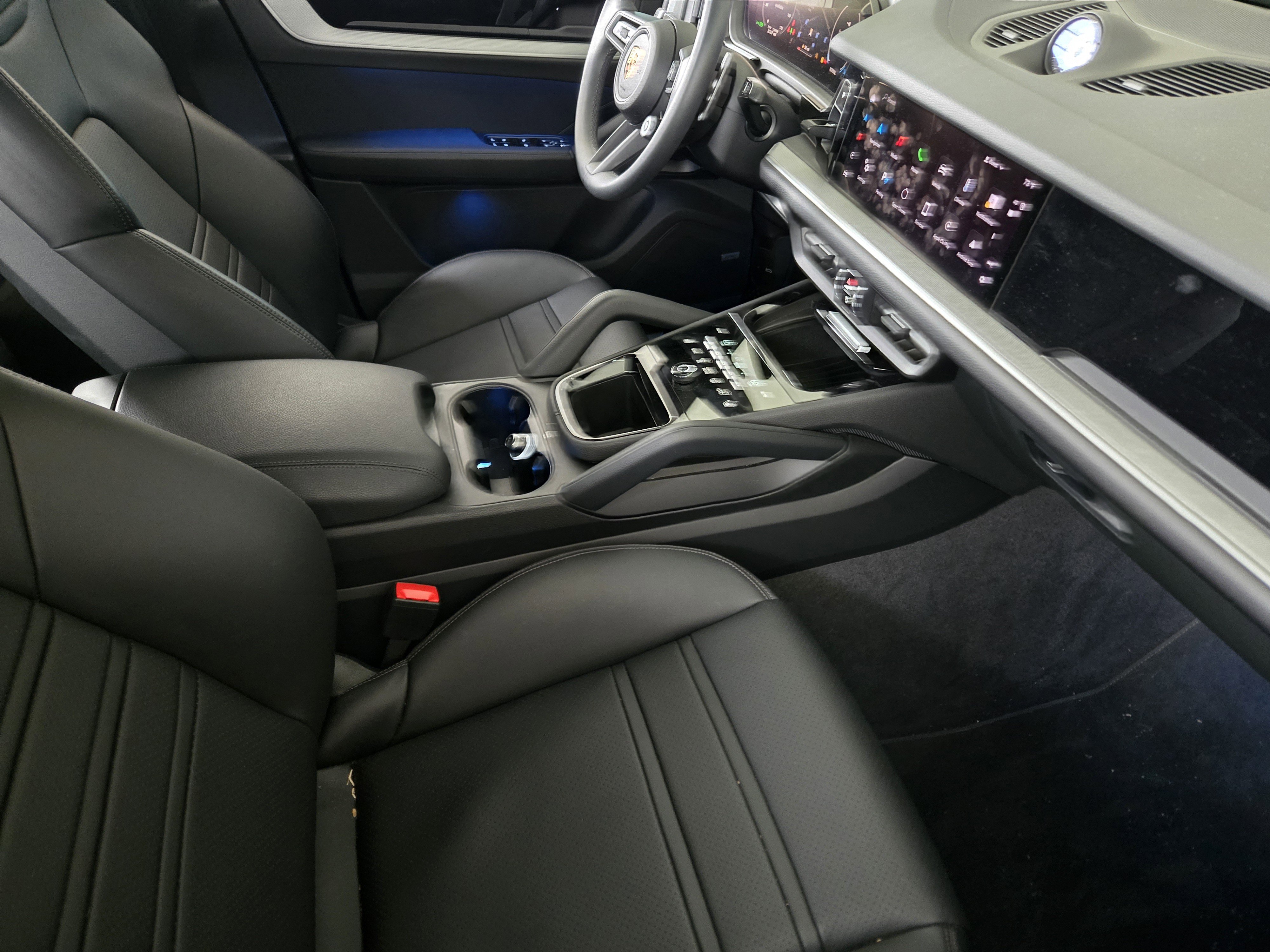 Certified 2025 Porsche Cayenne Coupe image 16