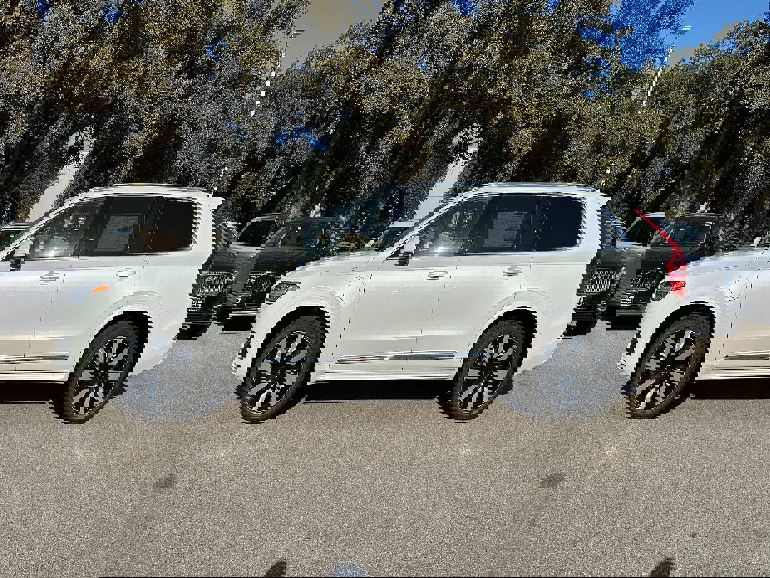 New 2025 Volvo XC90 T8 Plus w/ Protection Package Premier image 3