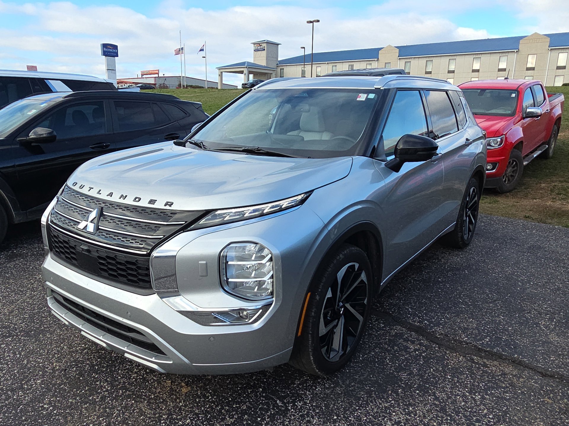 Used 2024 Mitsubishi Outlander SEL image 3