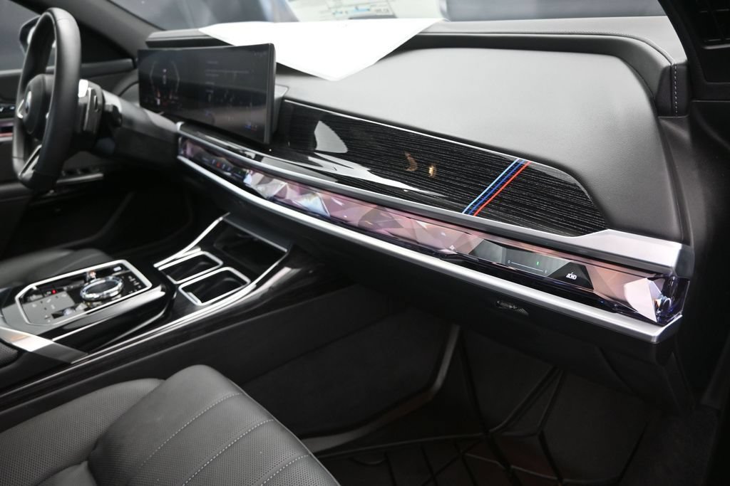 Certified 2026 BMW 740i w/ Executive Package RWD image 24