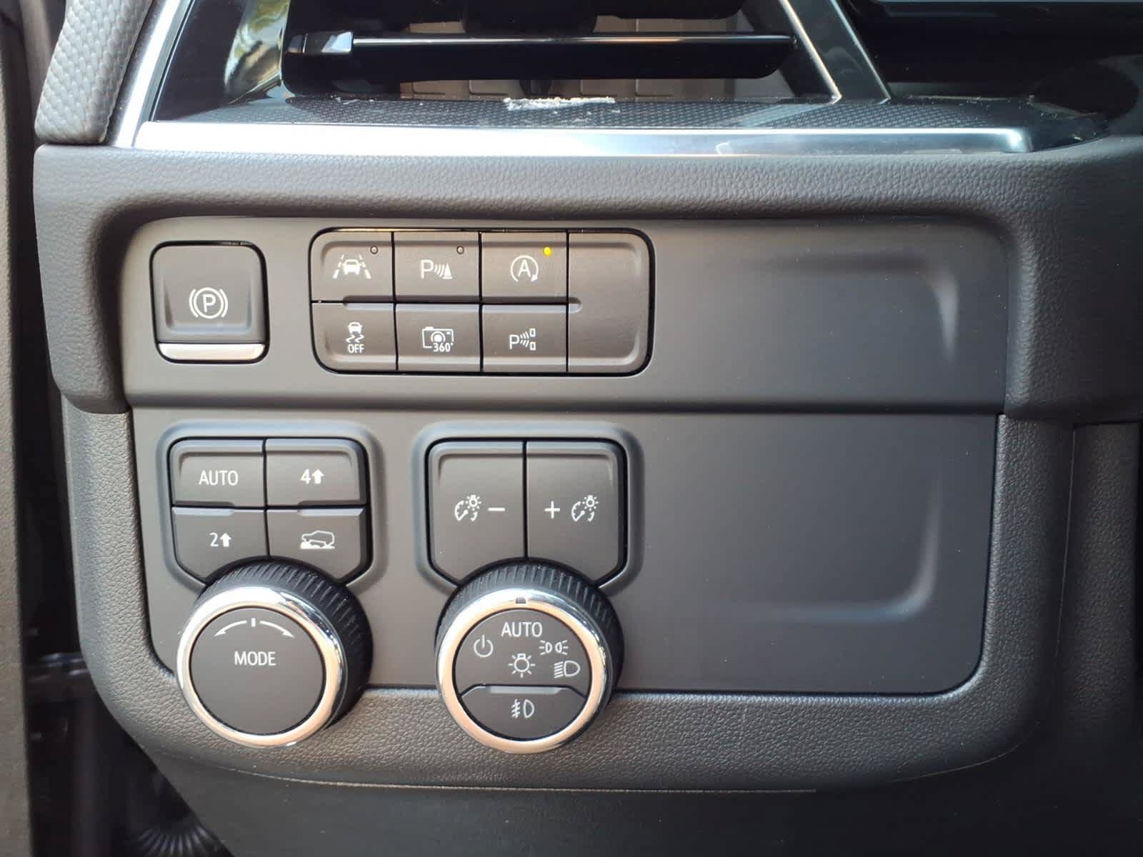 Used 2025 Chevrolet Suburban RST w/ Comfort Package AWD/4WD image 11