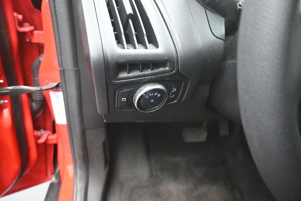 Used 2016 Ford Focus SE FWD image 13