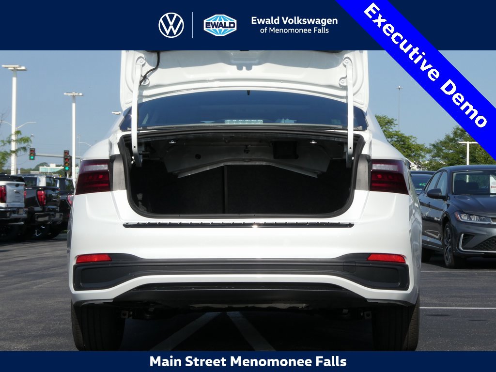 New 2025 Volkswagen Jetta SE image 25