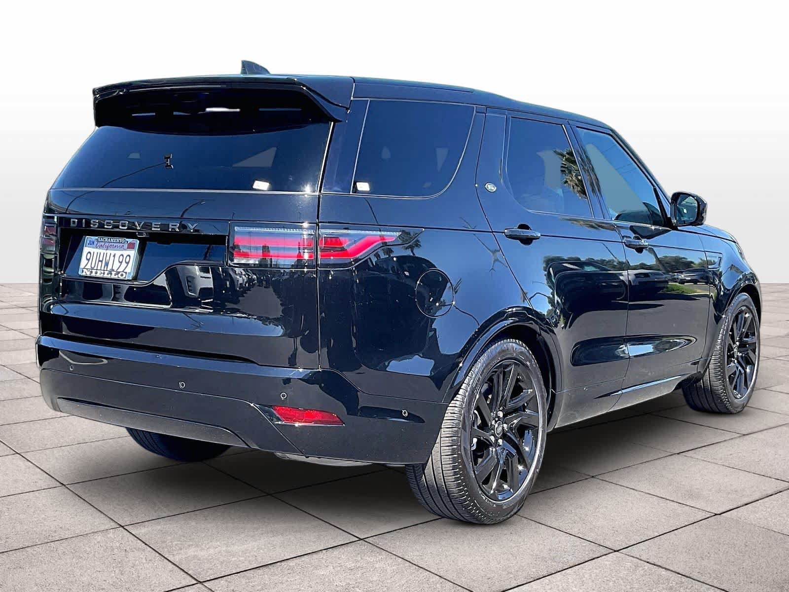 Used 2025 Land Rover Discovery Dynamic SE AWD/4WD image 16