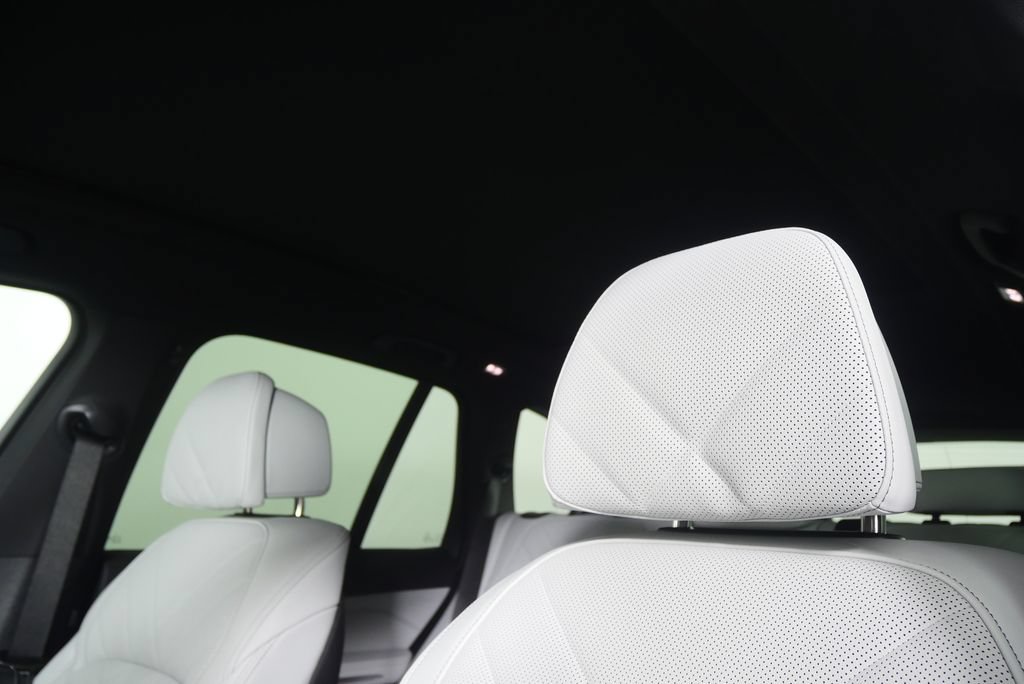 Used 2026 BMW X5 sDrive40i w/ M Sport Package RWD image 12