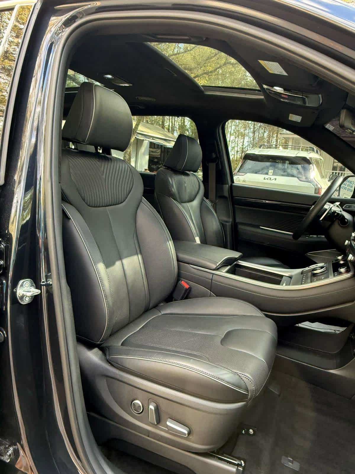 Used 2025 Hyundai Palisade Calligraphy FWD image 16
