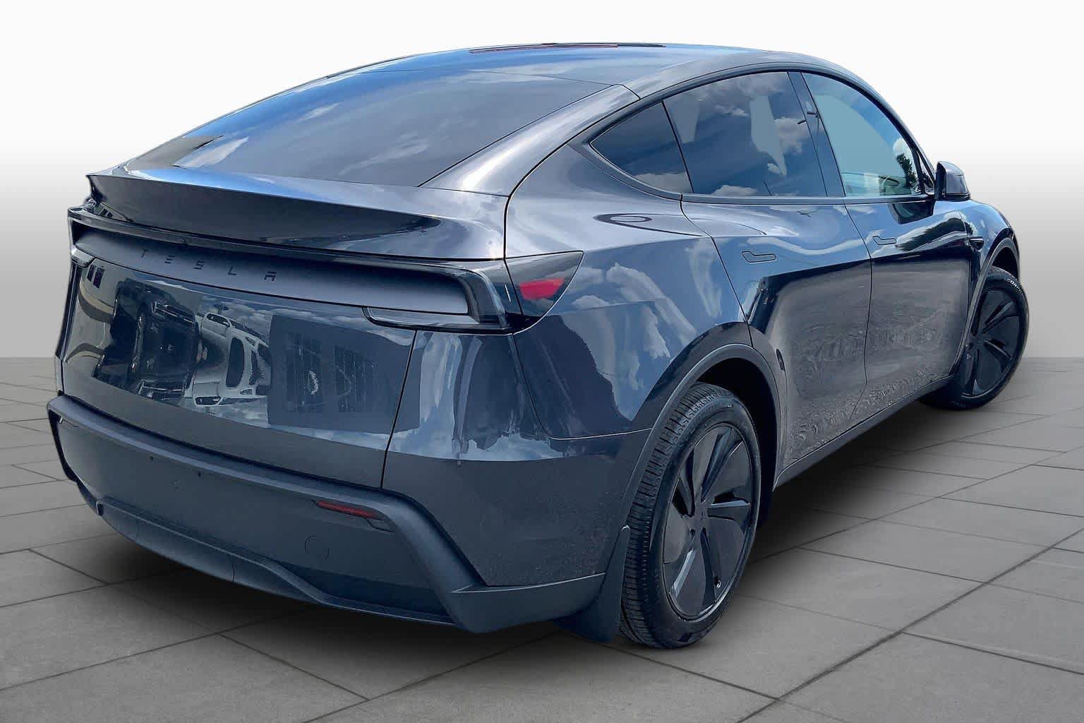 Used 2026 Tesla Model Y 2WD image 11