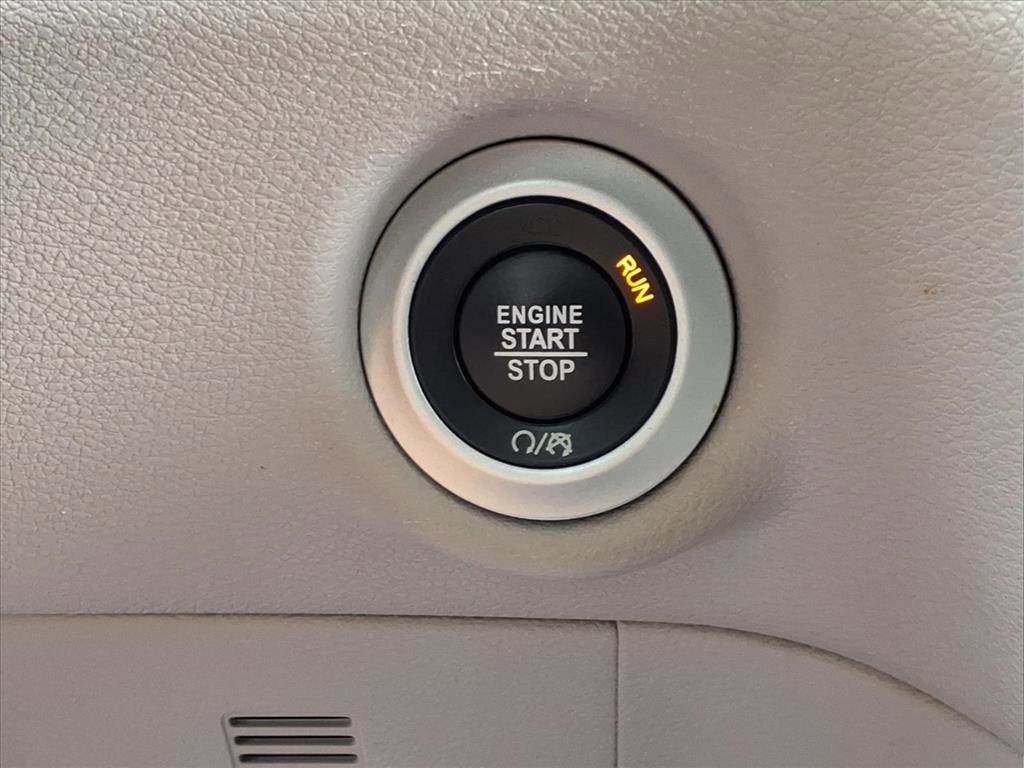 Used 2022 Chrysler Pacifica Touring-L FWD image 24