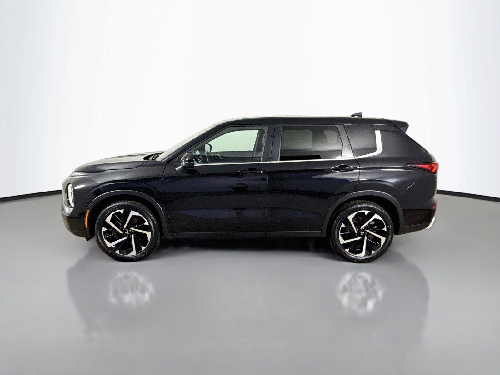 Used 2024 Mitsubishi Outlander SE Black Edition AWD/4WD image 8