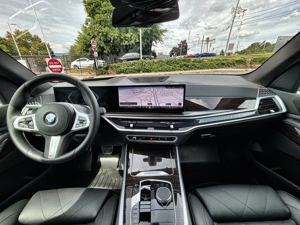 Used 2024 BMW X5 xDrive40i w/ M Sport Package AWD/4WD image 18