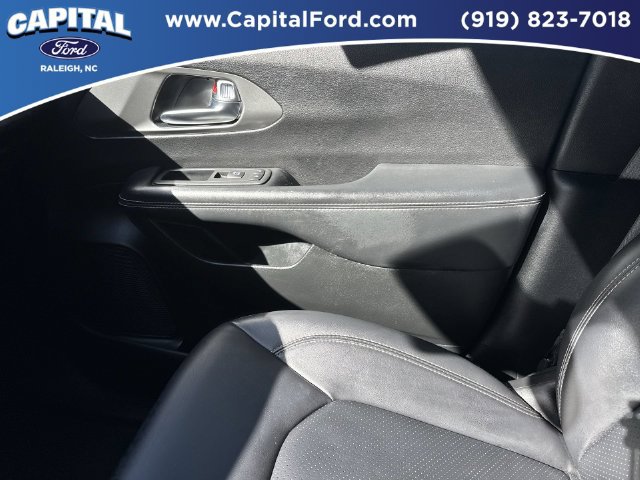 Used 2025 Chrysler Pacifica Select FWD image 27