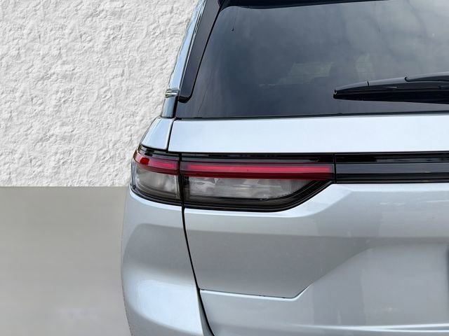 Used 2025 Jeep Grand Cherokee Limited w/ Luxury Tech Group II image 10