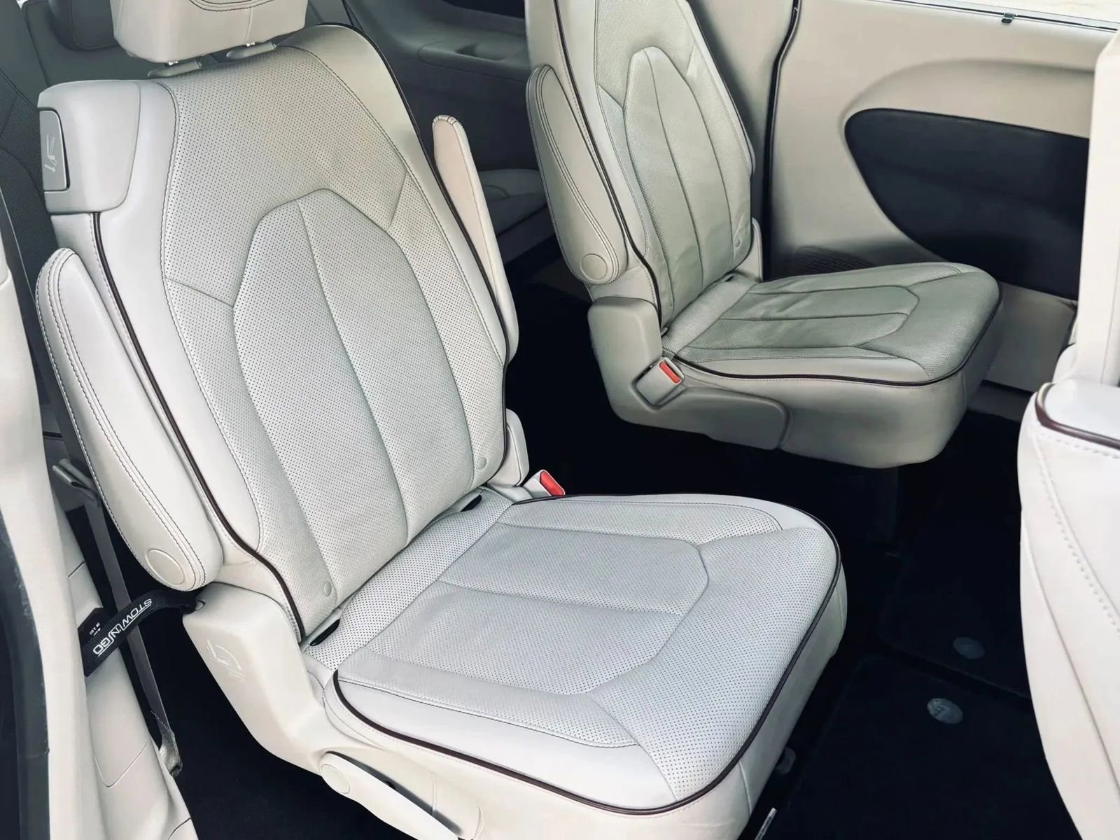 Used 2017 Chrysler Pacifica Limited FWD image 23