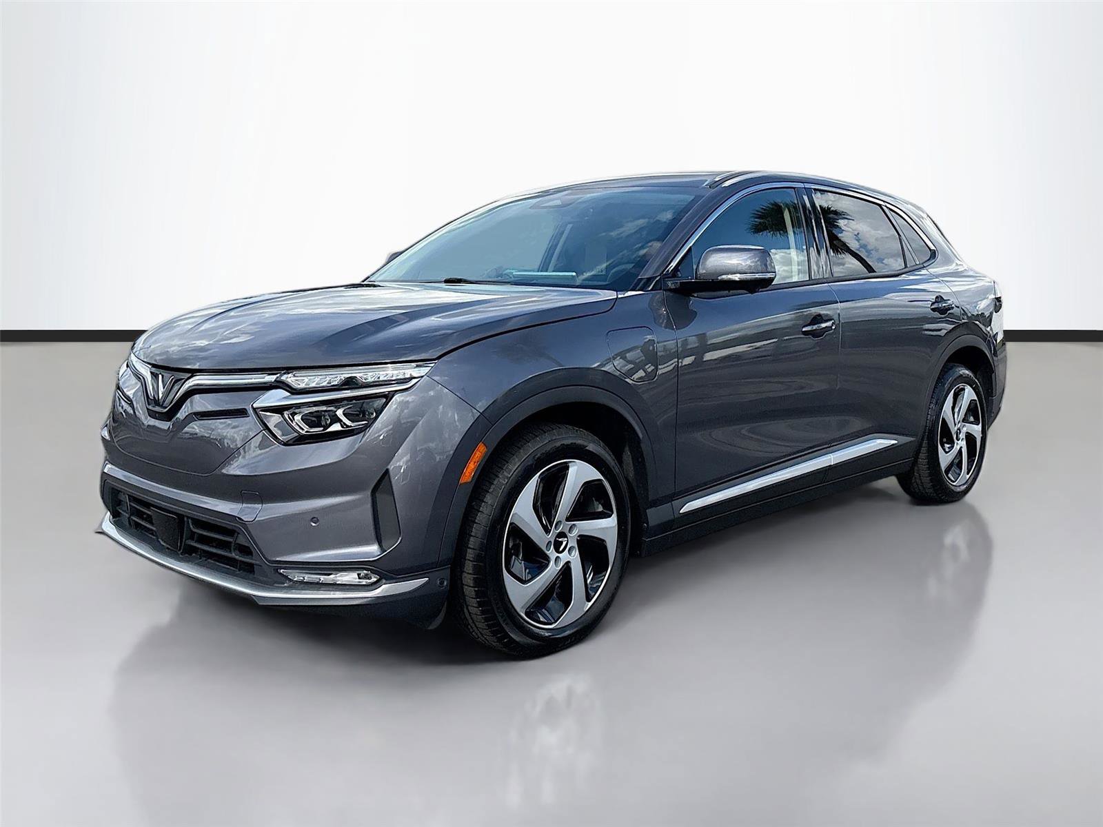 New 2025 VinFast VF 8 Eco image 3