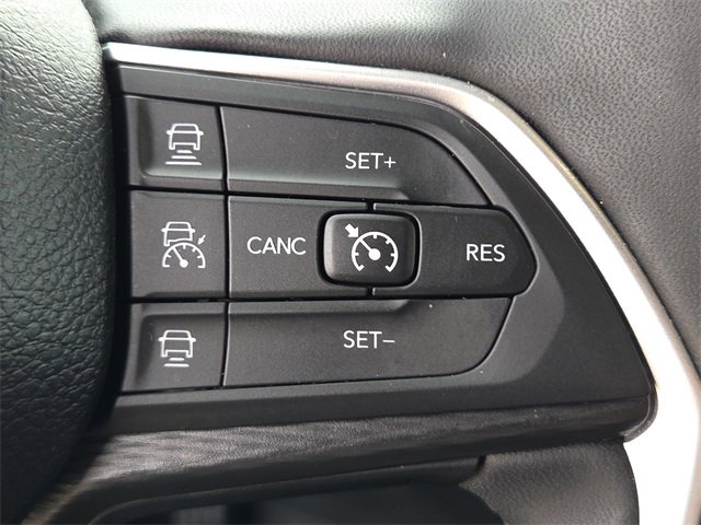 Used 2024 Jeep Grand Cherokee Altitude image 24