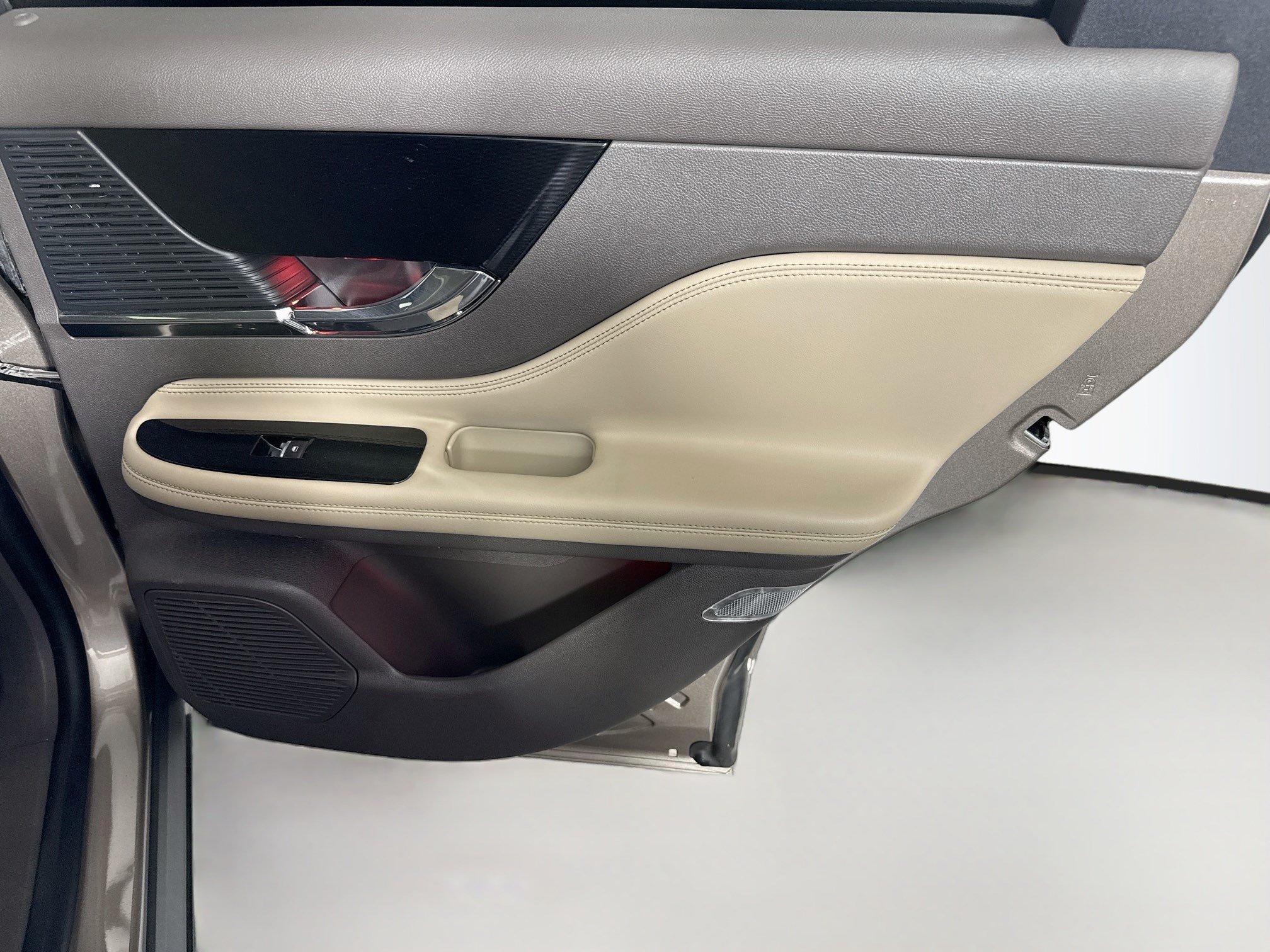 Used 2020 Lincoln Corsair FWD w/ Equipment Group 101A image 28
