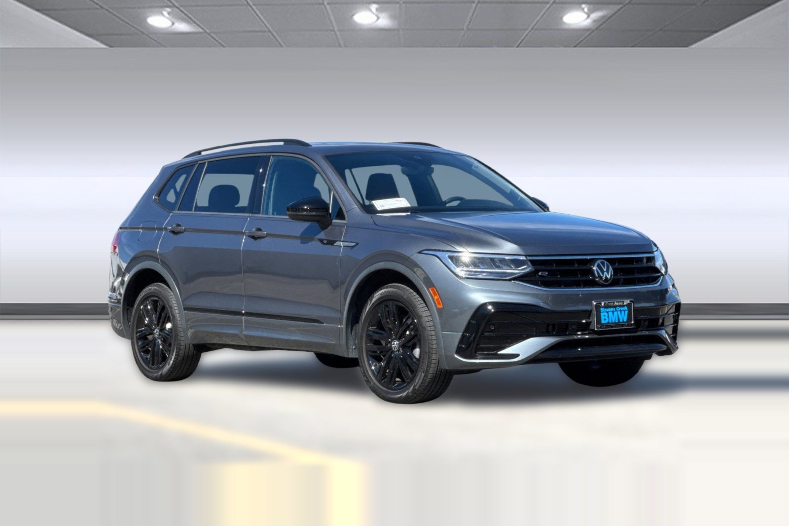 Used 2022 Volkswagen Tiguan SE R-Line image 6